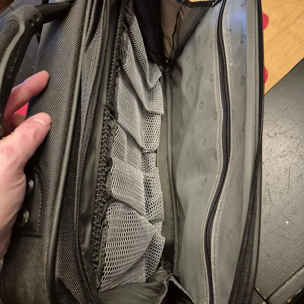 Samsonite Carry On Overnight Bag Briefcase Style Laptop Carry Black Used Once